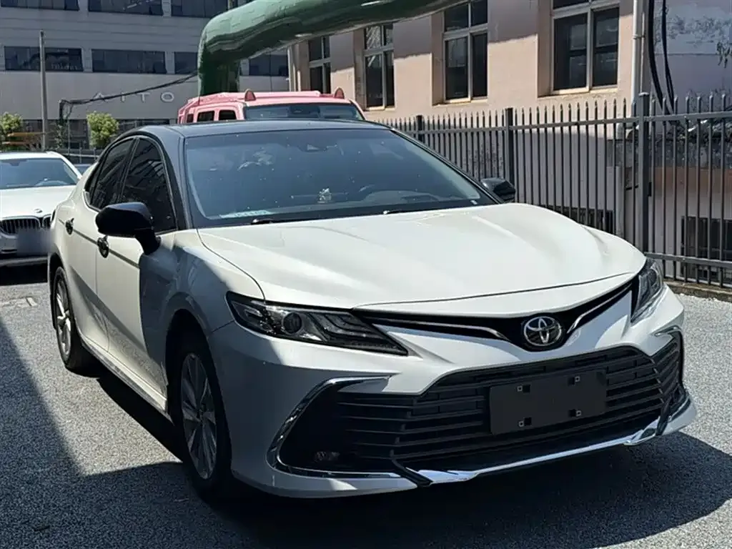 Toyota Camry — фото 4