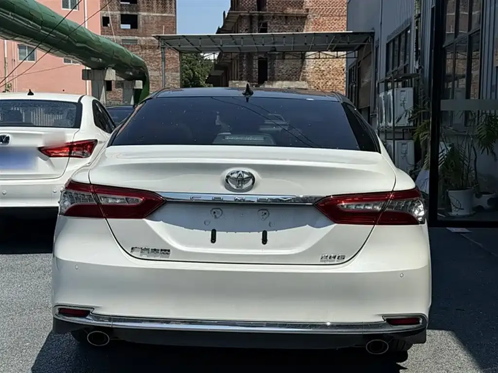Toyota Camry — фото 6