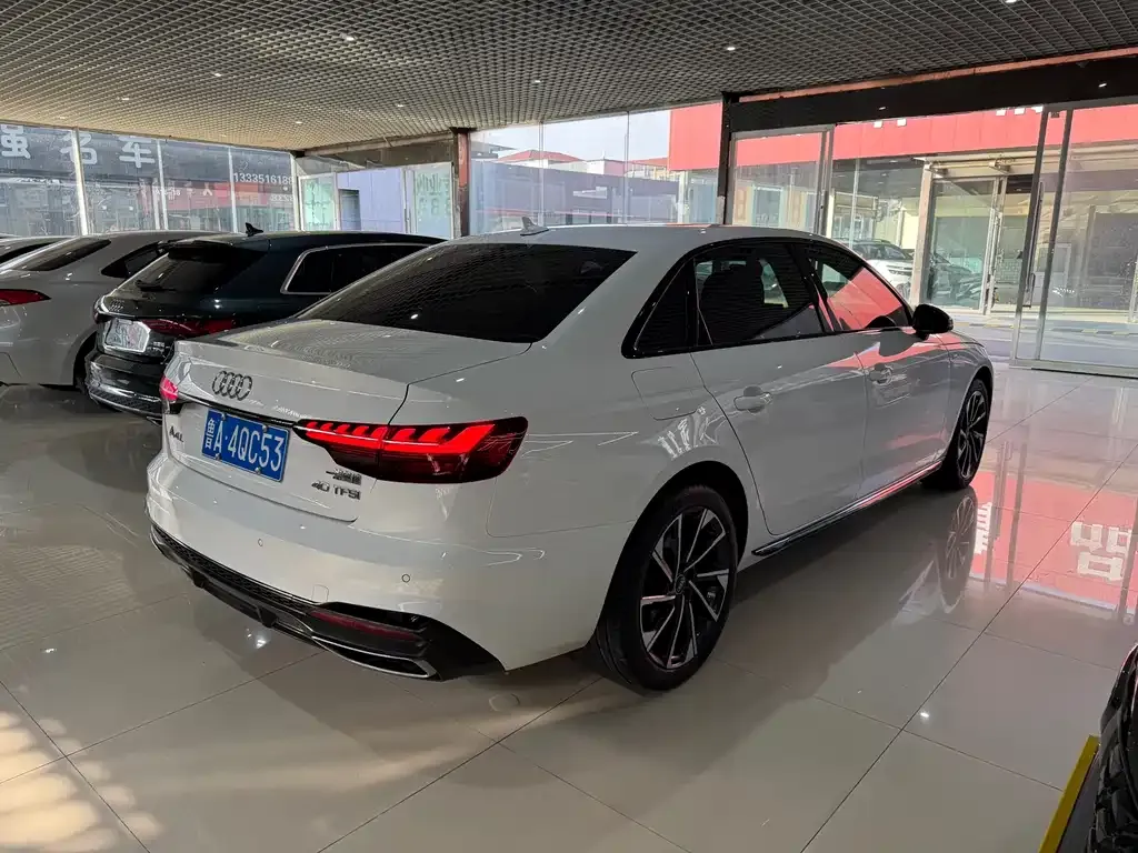 Audi A4L 2023 из CN, фото 4