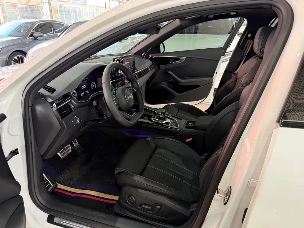 Audi A4L 2023 из CN, фото 6