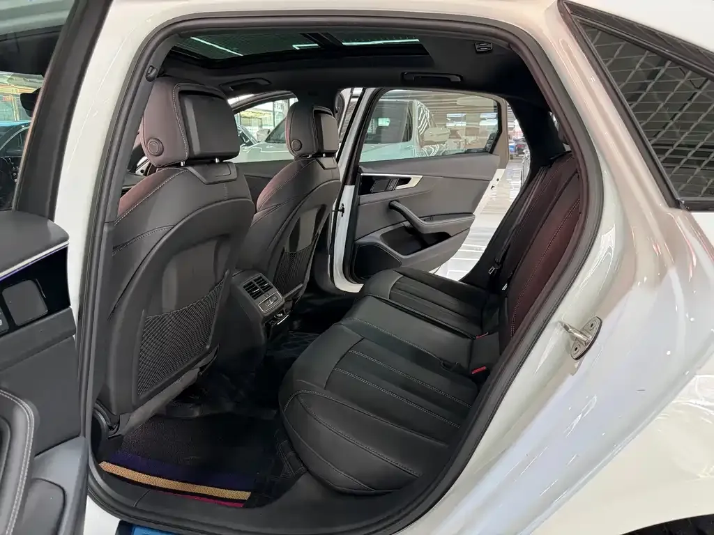 Audi A4L 2023 из CN, фото 7