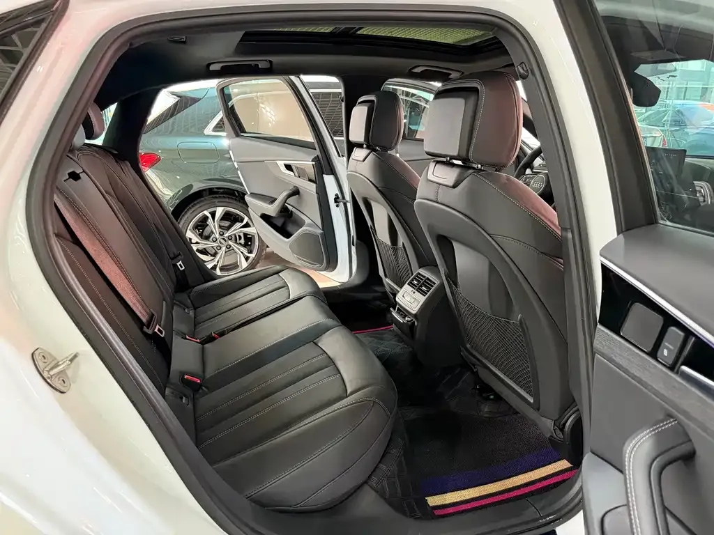 Audi A4L 2023 из CN, фото 9
