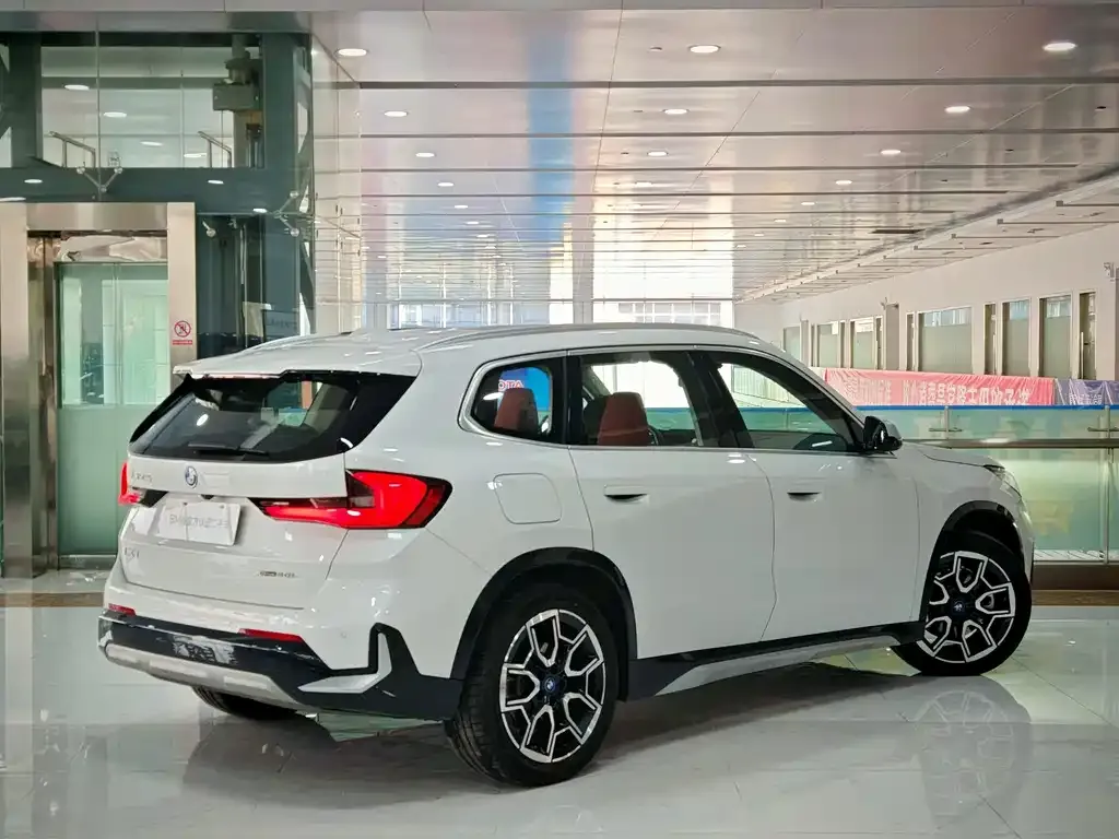 BMW iX1 2024 из CN, фото 4