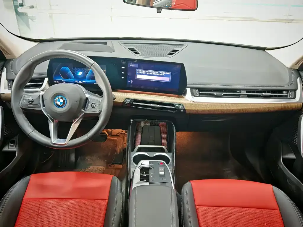 BMW iX1 2024 из CN, фото 9