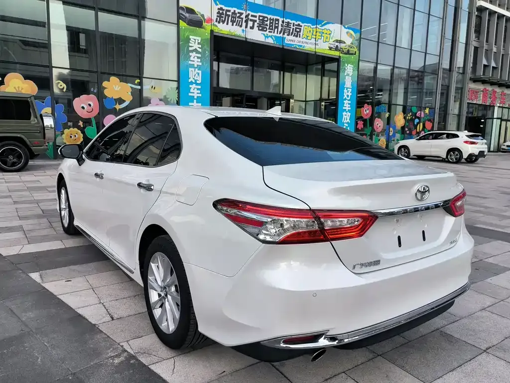 Toyota Camry — фото 4