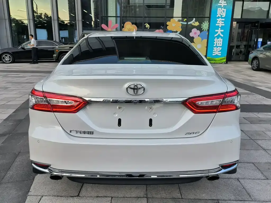 Toyota Camry — фото 5