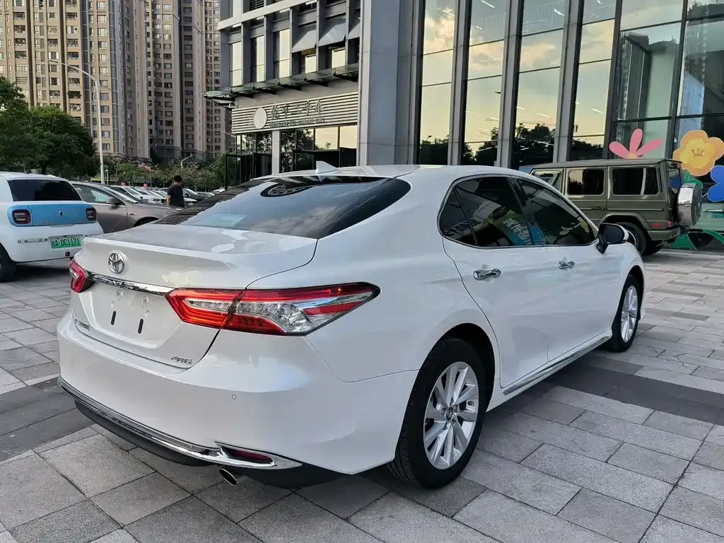 Toyota Camry — фото 6