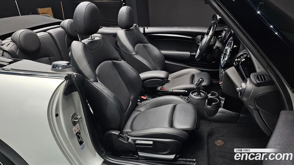 Mini Cooper Convertible 2022 из KR, фото 10