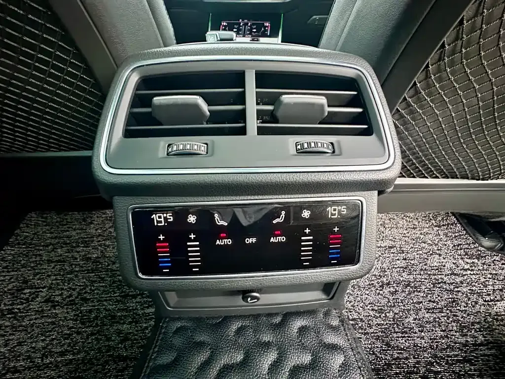 Audi A6L 2021 из CN, фото 7