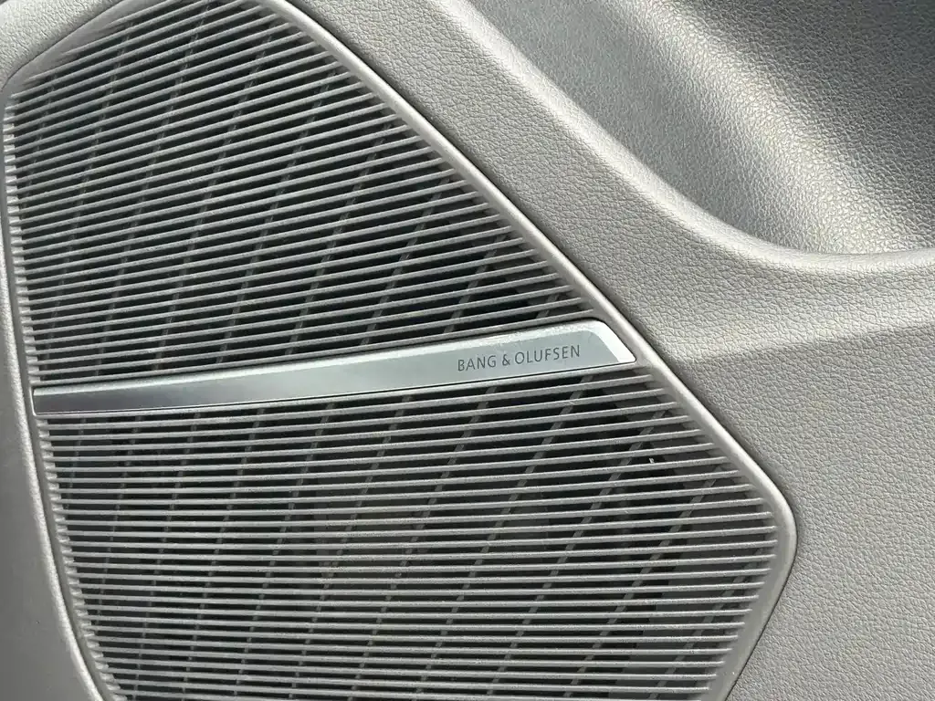 Audi Q8 — фото 7