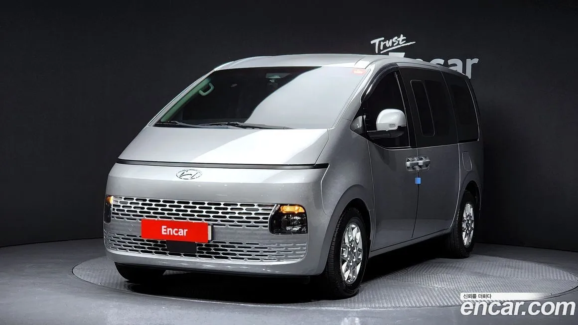 Hyundai Staria — фото 1