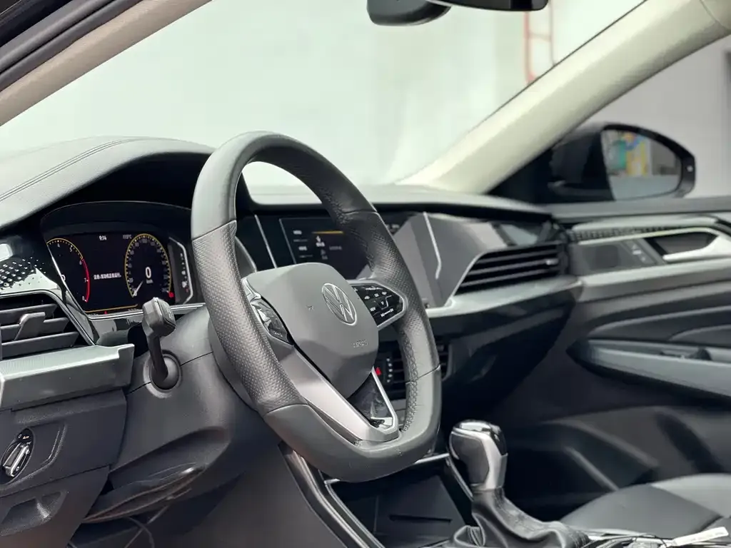Volkswagen Passat 2023 из CN, фото 4