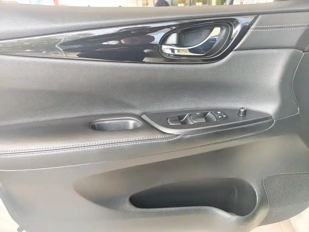 Nissan Tiida 2022 из CN, фото 6