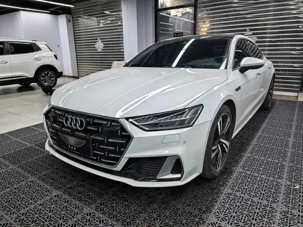Audi A7L — фото 1