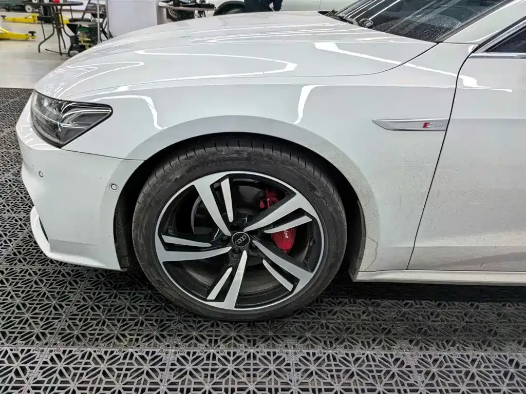 Audi A7L — фото 5