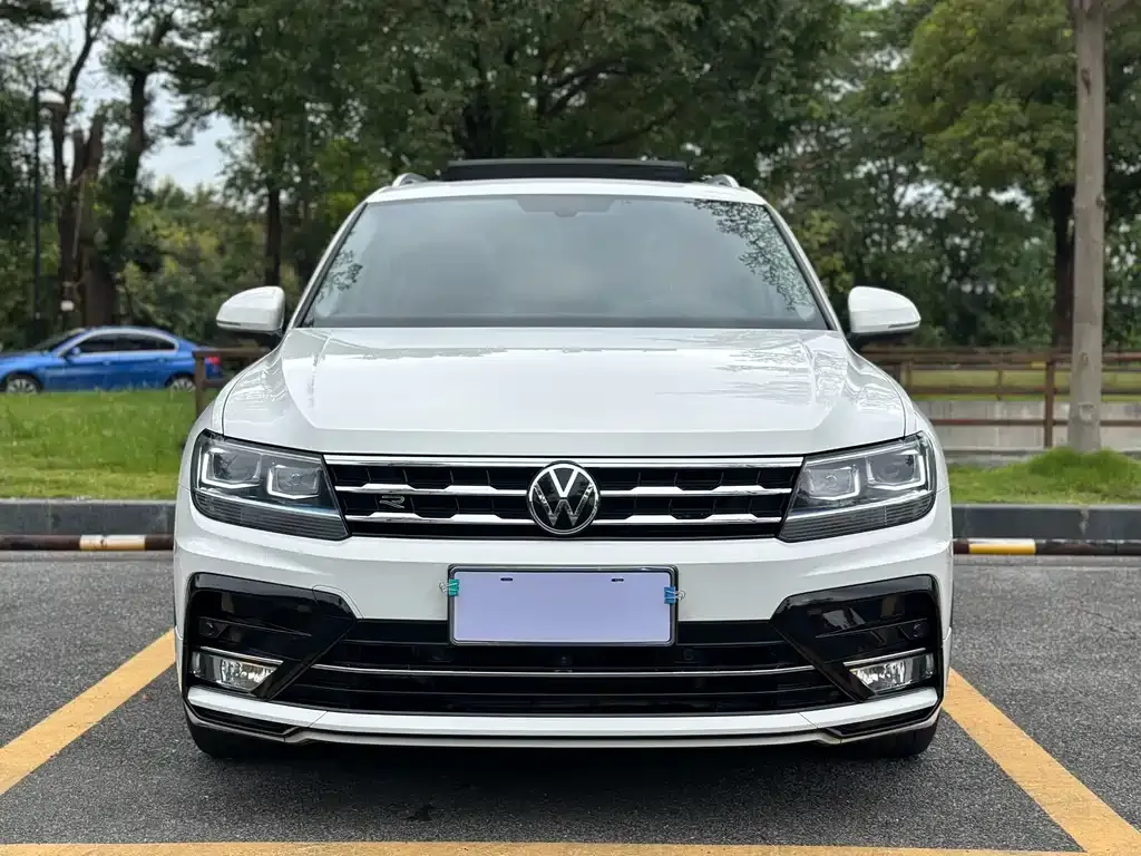 Volkswagen Tiguan L — фото 2
