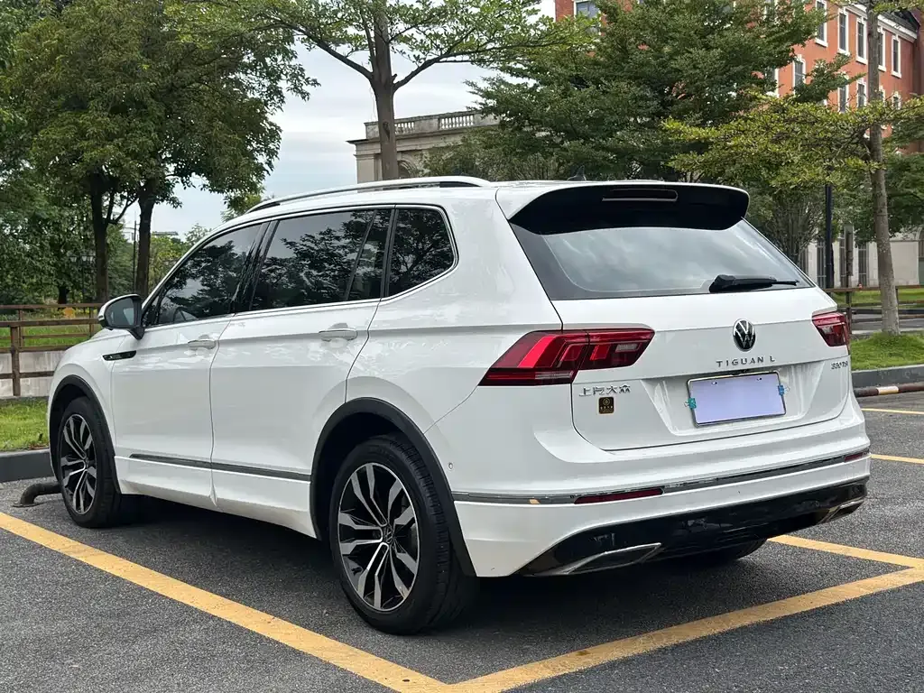 Volkswagen Tiguan L — фото 4