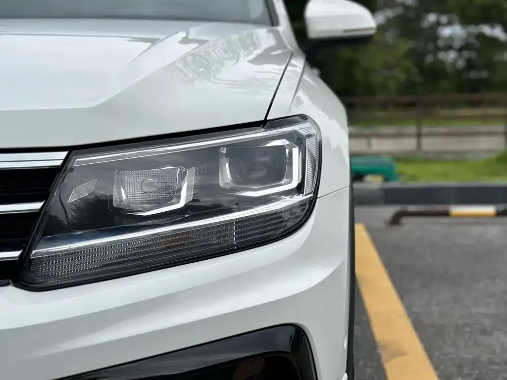Volkswagen Tiguan L — фото 8