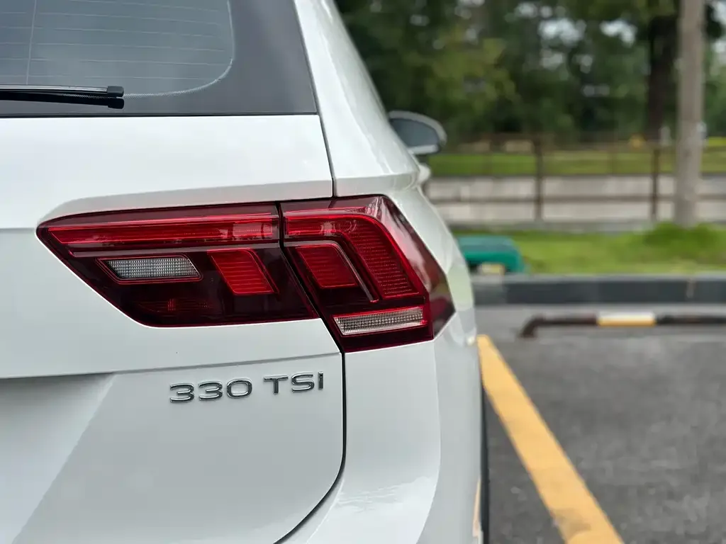 Volkswagen Tiguan L — фото 9
