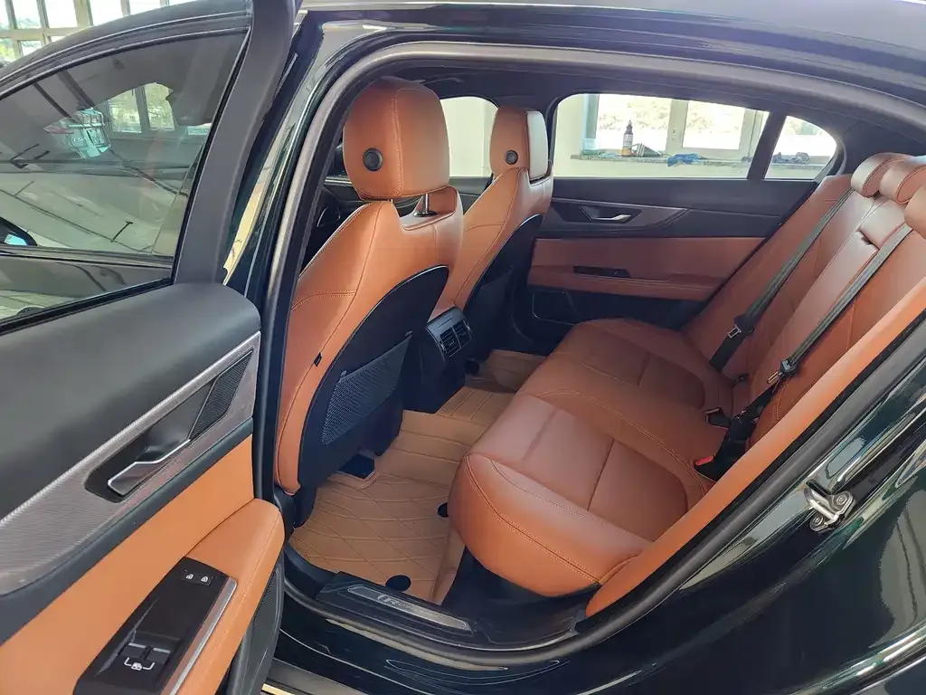 Jaguar XEL — фото 8