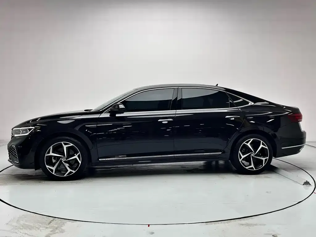Volkswagen Passat 2023 из CN, фото 5