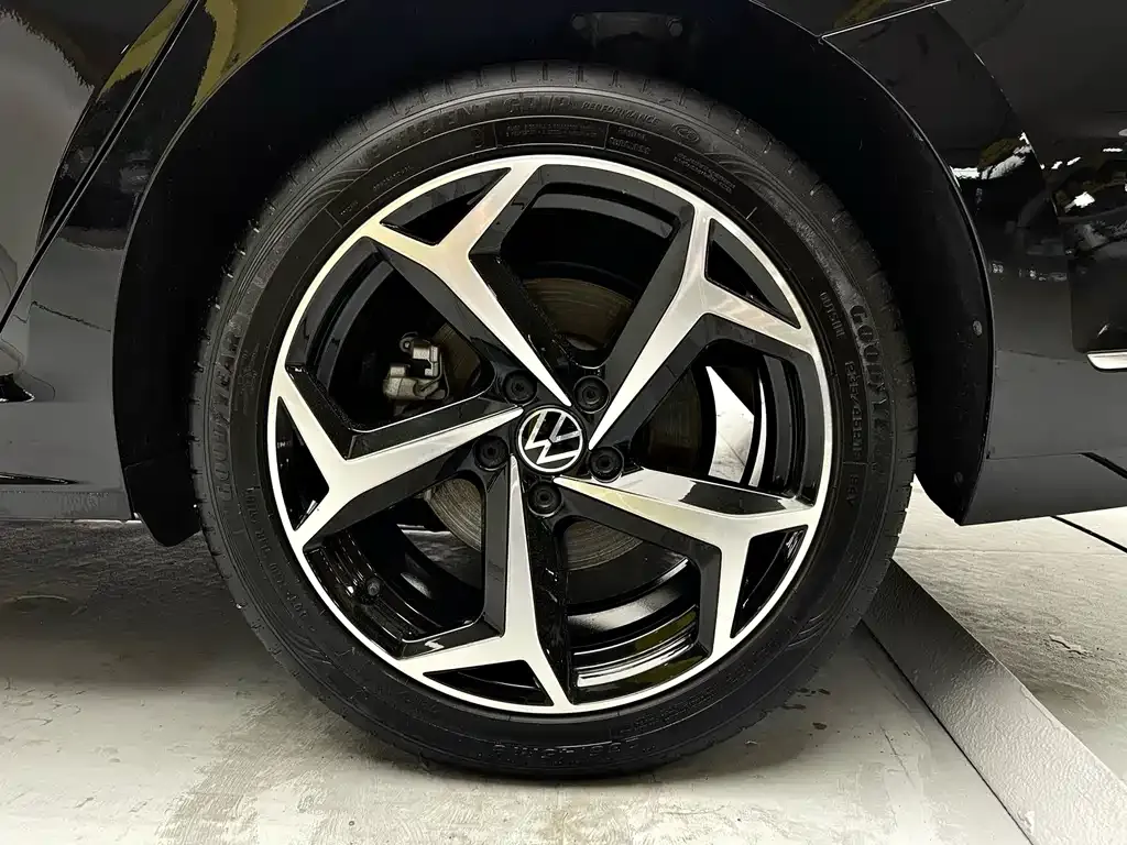 Volkswagen Passat 2023 из CN, фото 6