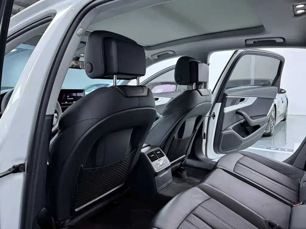 Audi A4L 2021 из CN, фото 10