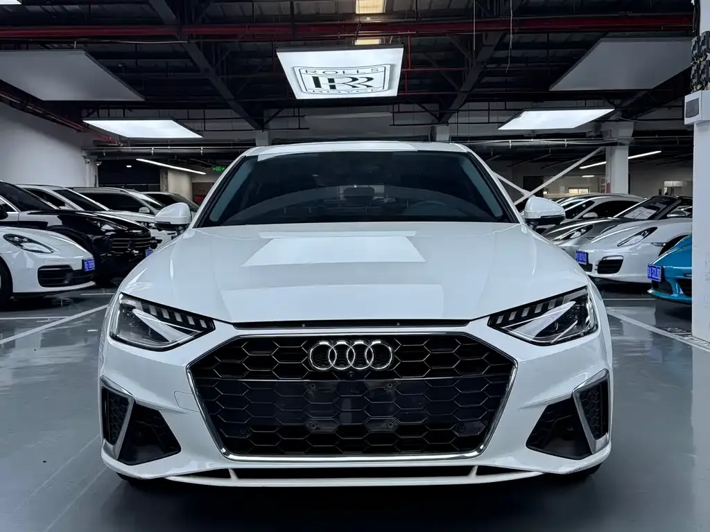 Audi A4L 2021 из CN, фото 2