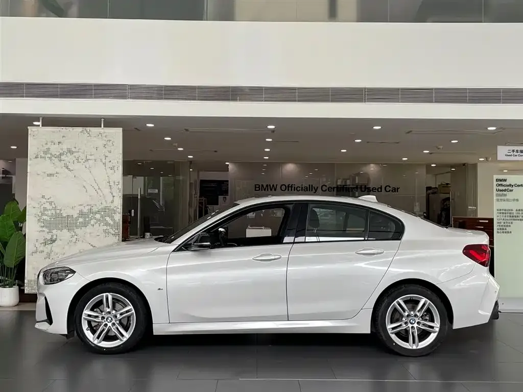 BMW 1 Series 2023 из CN, фото 3
