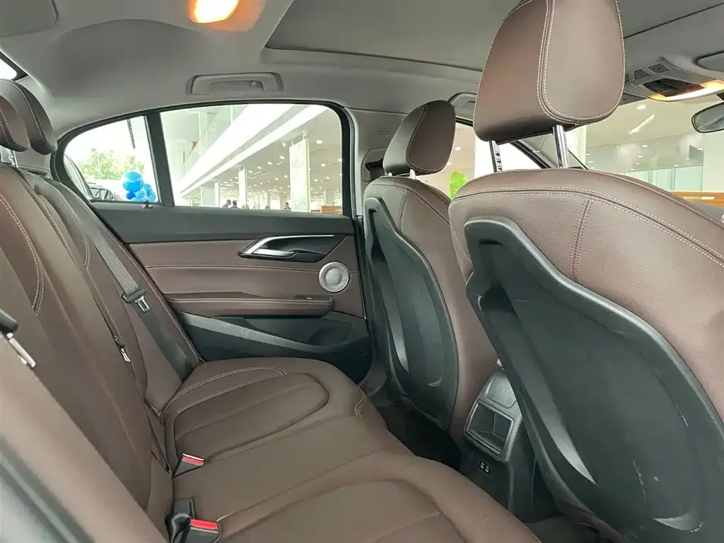 BMW 1 Series 2023 из CN, фото 9