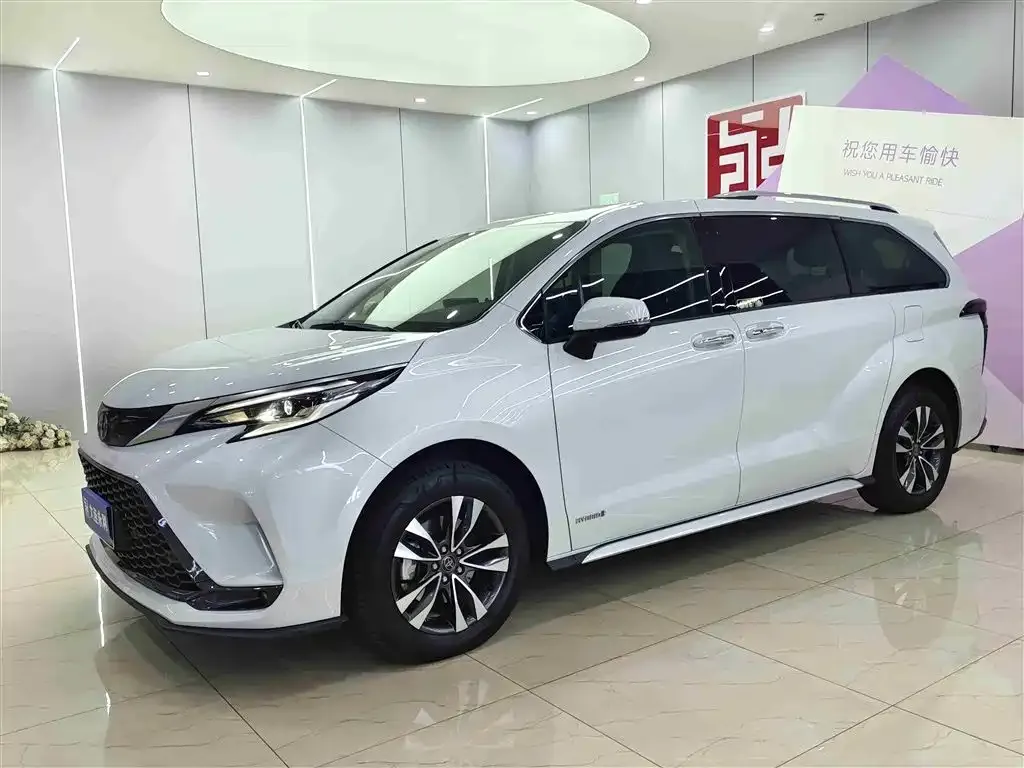 Toyota Granvia — фото 1