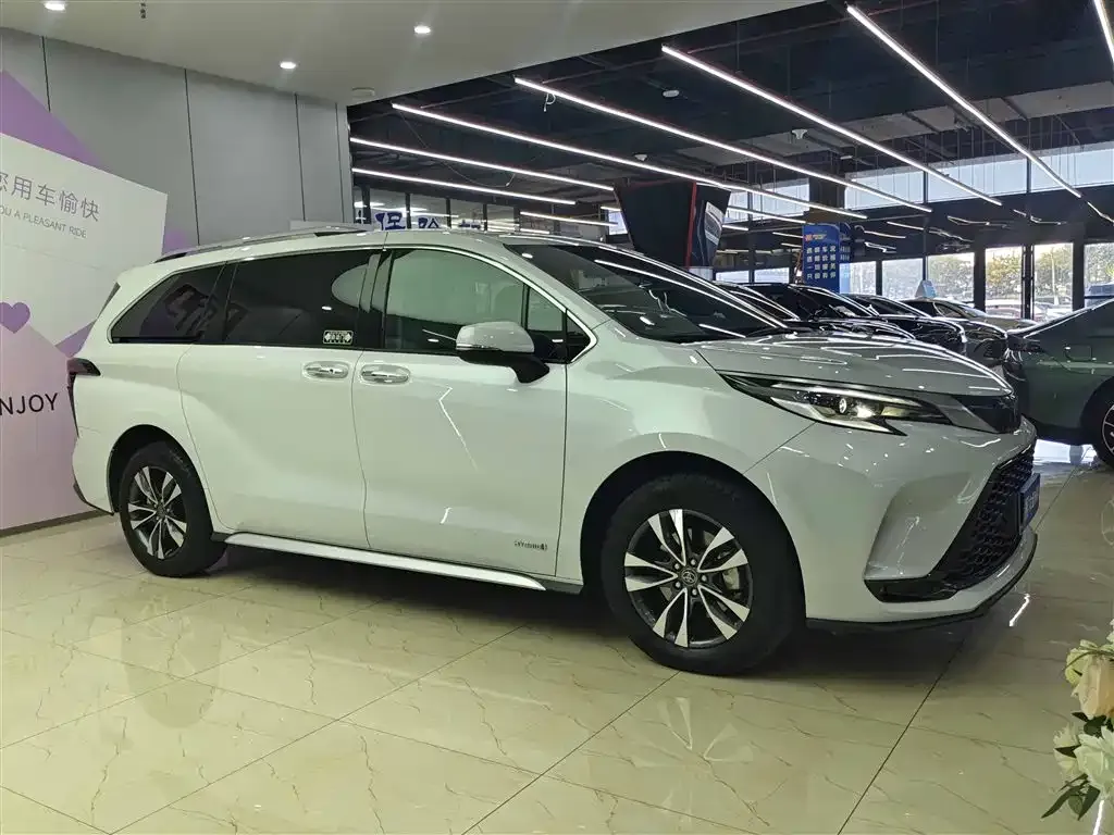 Toyota Granvia — фото 3