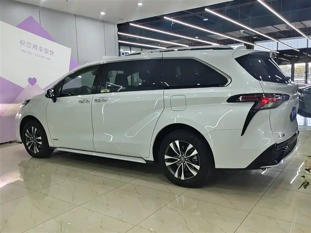 Toyota Granvia — фото 4