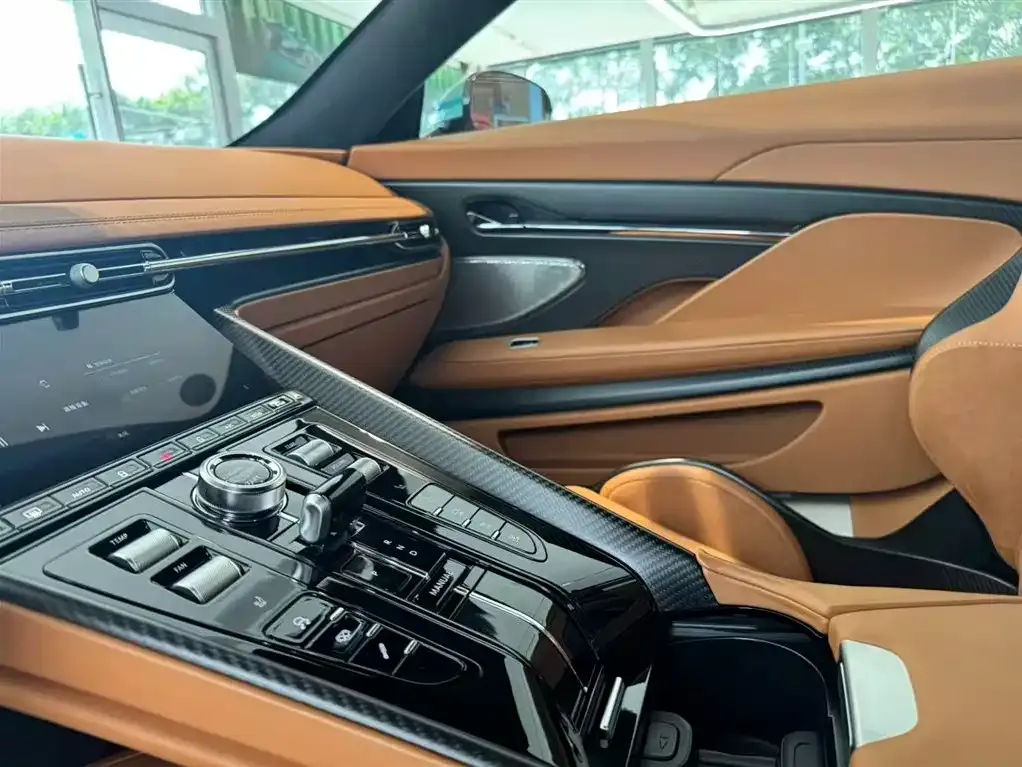 Aston Martin DB12 2024 из CN, фото 10