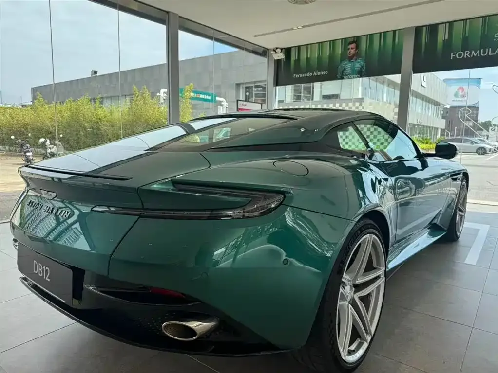 Aston Martin DB12 2024 из CN, фото 3