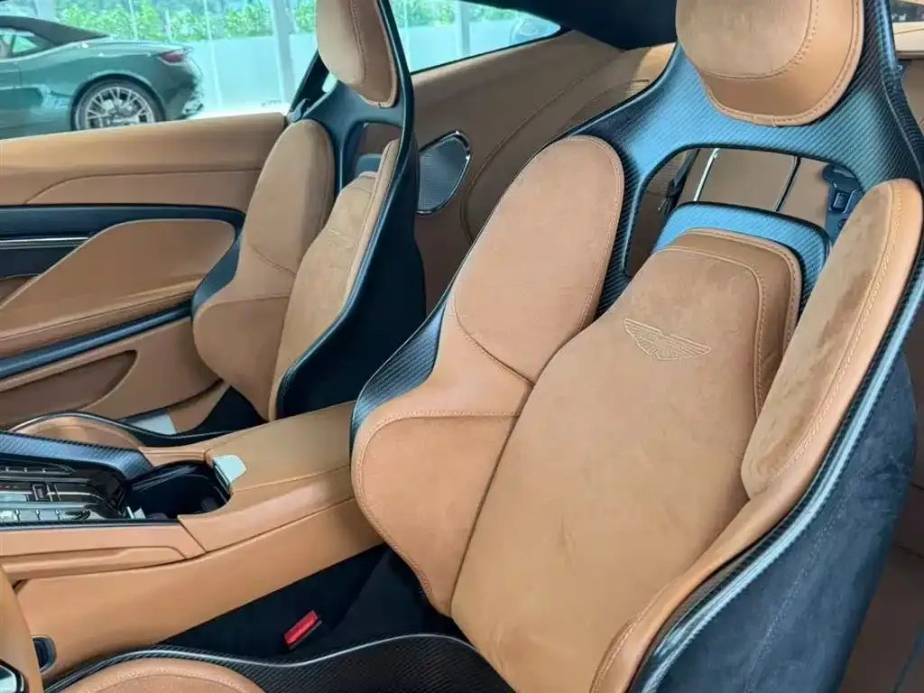 Aston Martin DB12 2024 из CN, фото 6