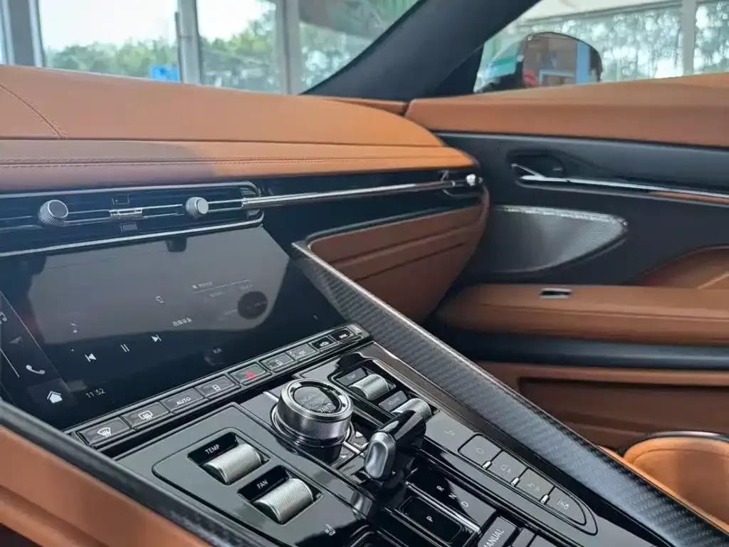 Aston Martin DB12 2024 из CN, фото 9