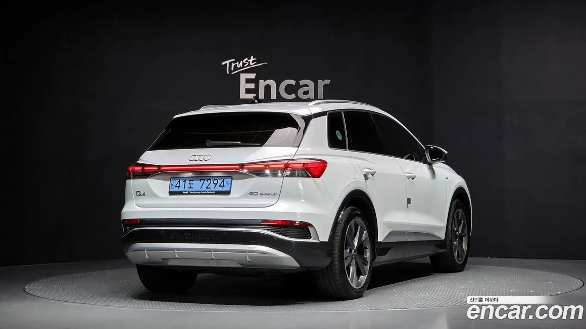Audi Q4 e-tron — фото 2