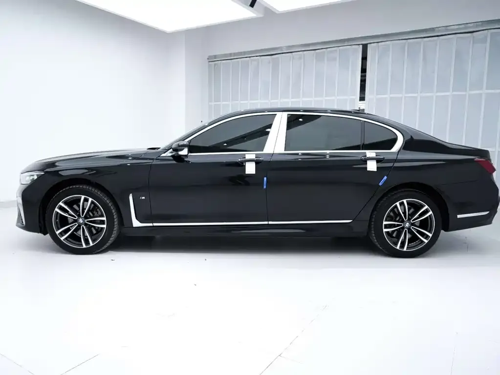 BMW 7 Series — фото 10