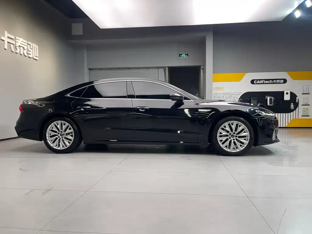 Audi A7L 2024 из CN, фото 7