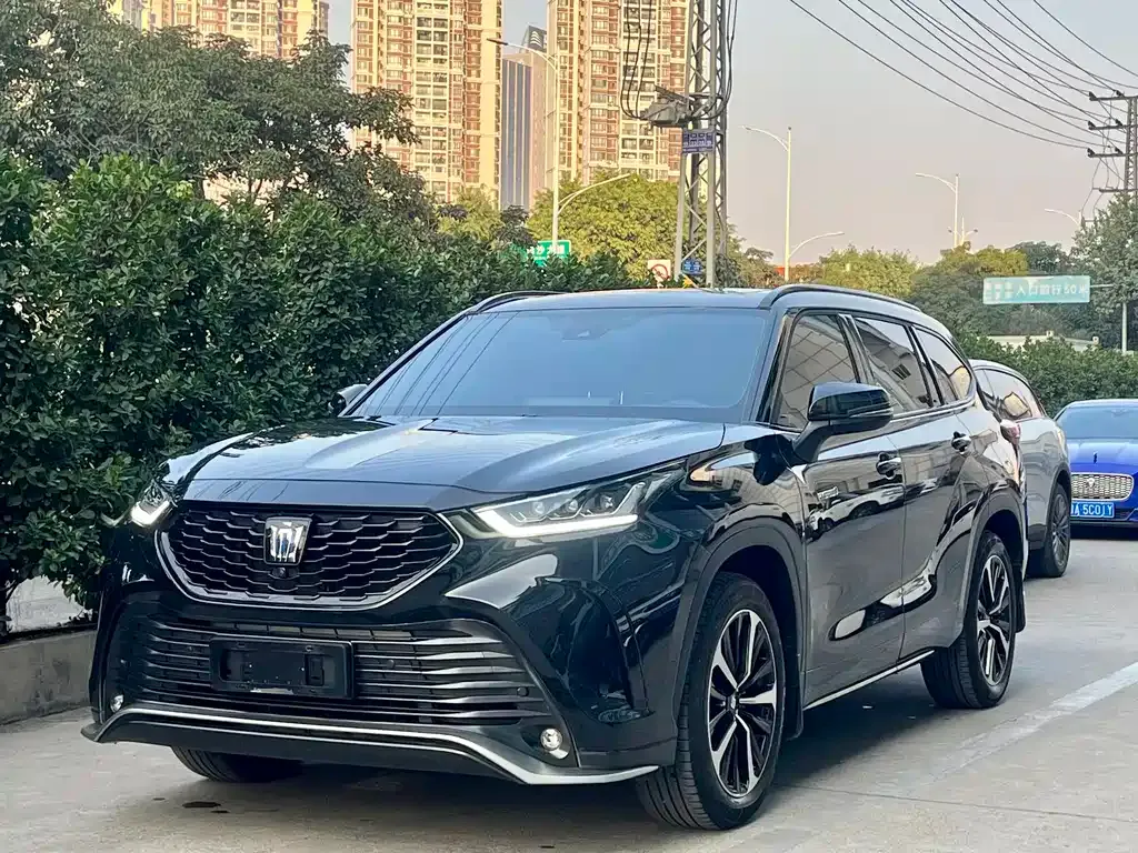 Toyota Crown Kluger 2023 из CN, фото 1