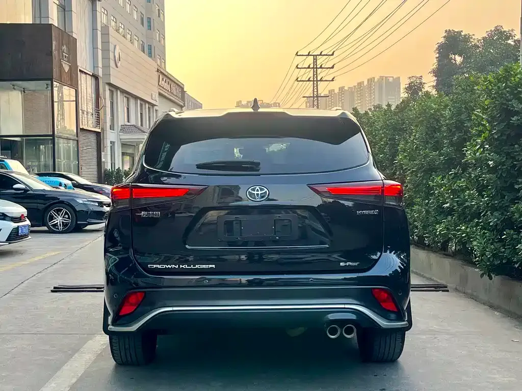 Toyota Crown Kluger 2023 из CN, фото 3