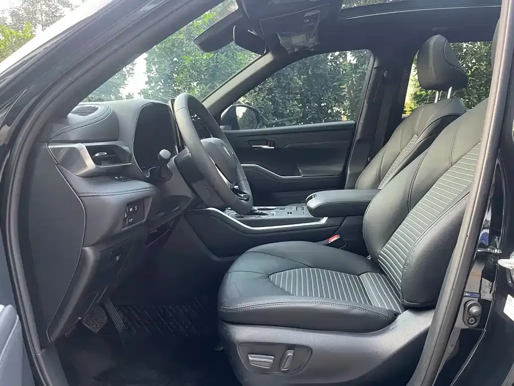 Toyota Crown Kluger 2023 из CN, фото 5