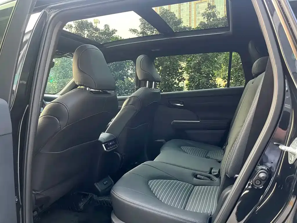 Toyota Crown Kluger 2023 из CN, фото 7