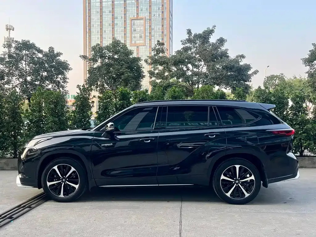Toyota Crown Kluger 2023 из CN, фото 8