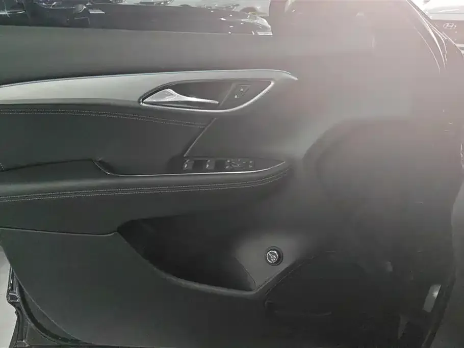 Buick Envision Plus — фото 7