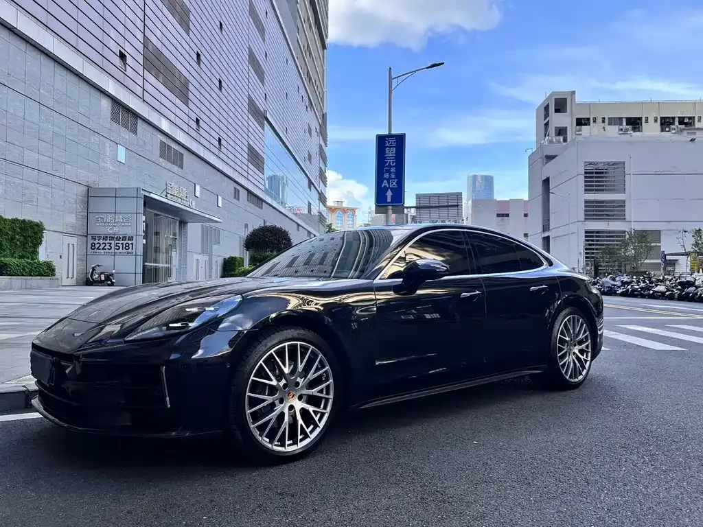 Porsche Panamera — фото 1