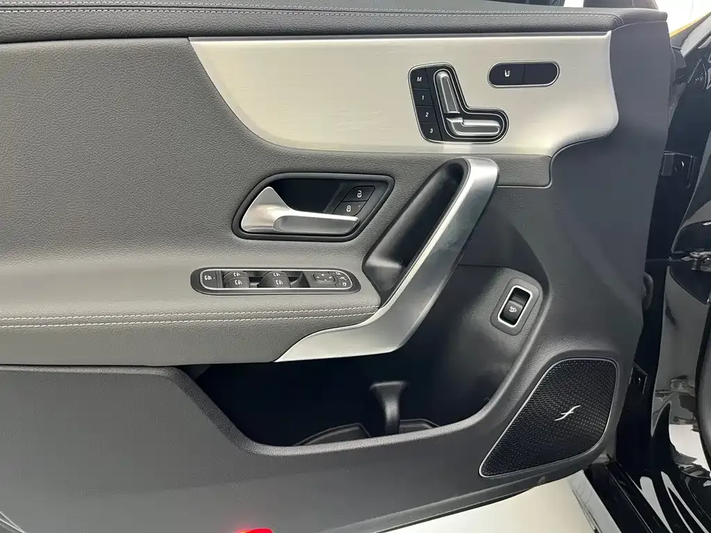 Mercedes-Benz CLA AMG — фото 6