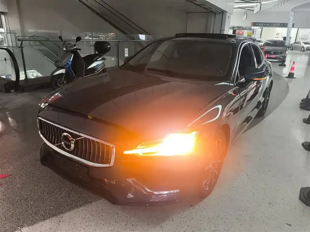 Volvo S60 2021 из CN, фото 1