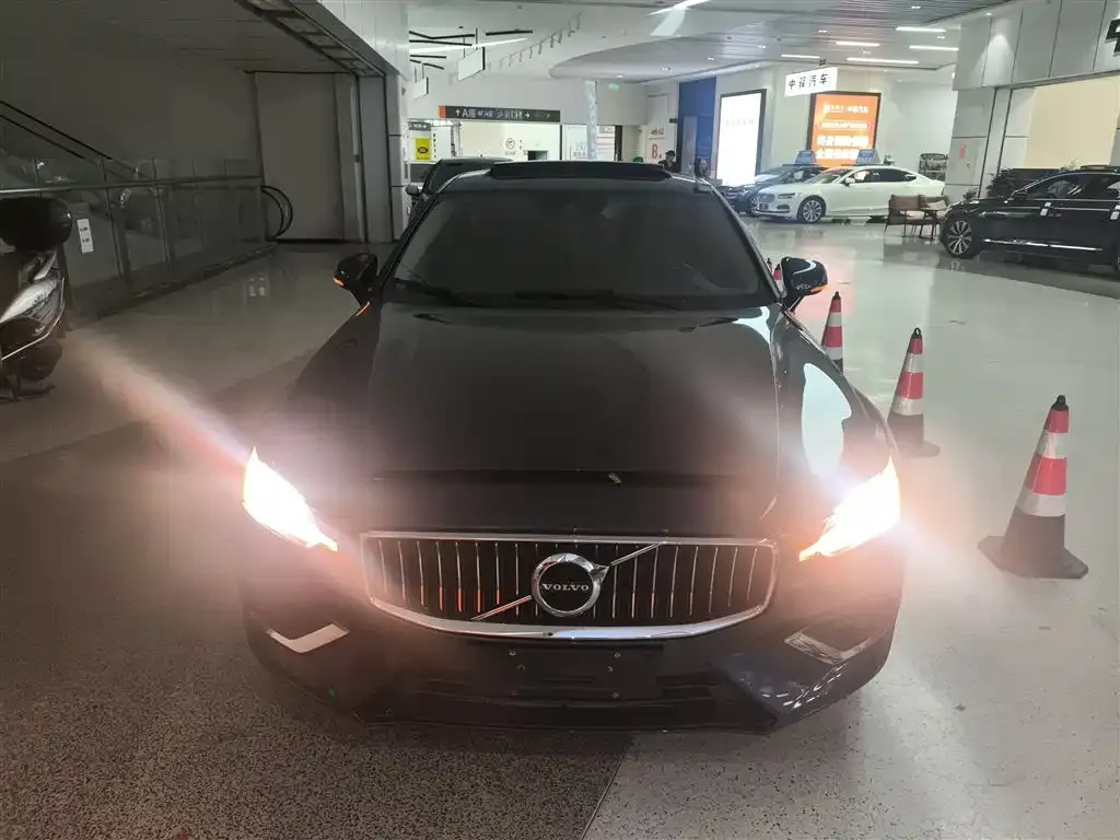 Volvo S60 2021 из CN, фото 3